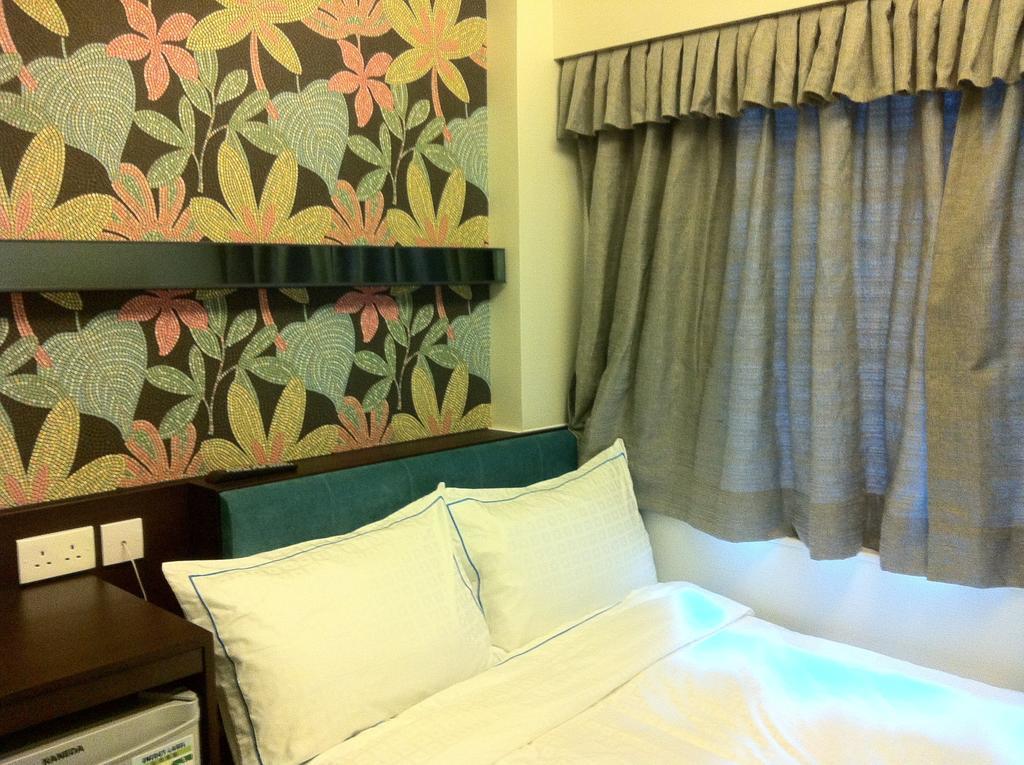 Seasons Hotel Hong Kong Room photo